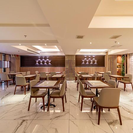 อัพทาวน์ โฮเต็ล Hotel โฮจิมินห์ซิตี้ ภายนอก รูปภาพ