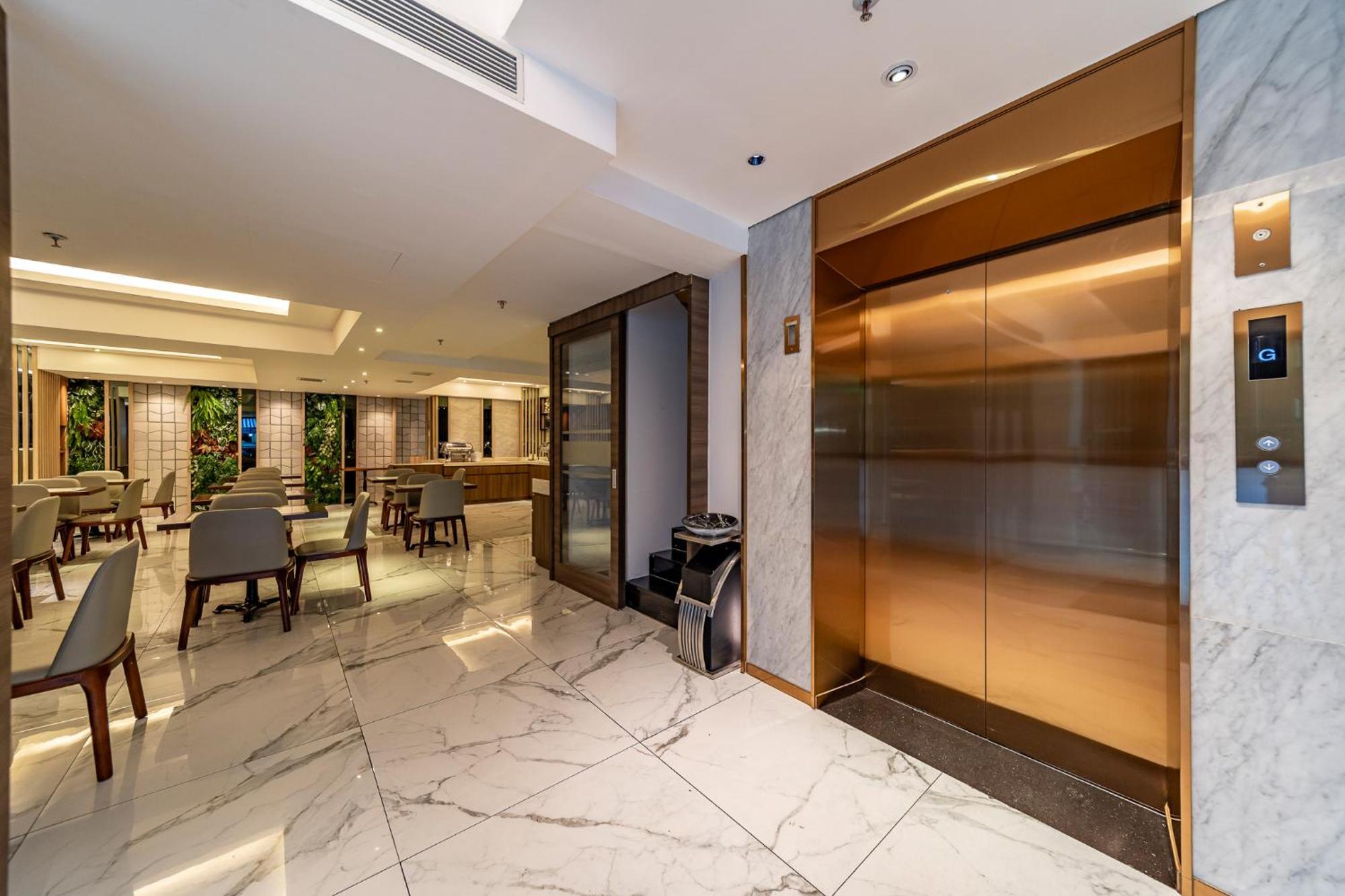 อัพทาวน์ โฮเต็ล Hotel โฮจิมินห์ซิตี้ ภายนอก รูปภาพ