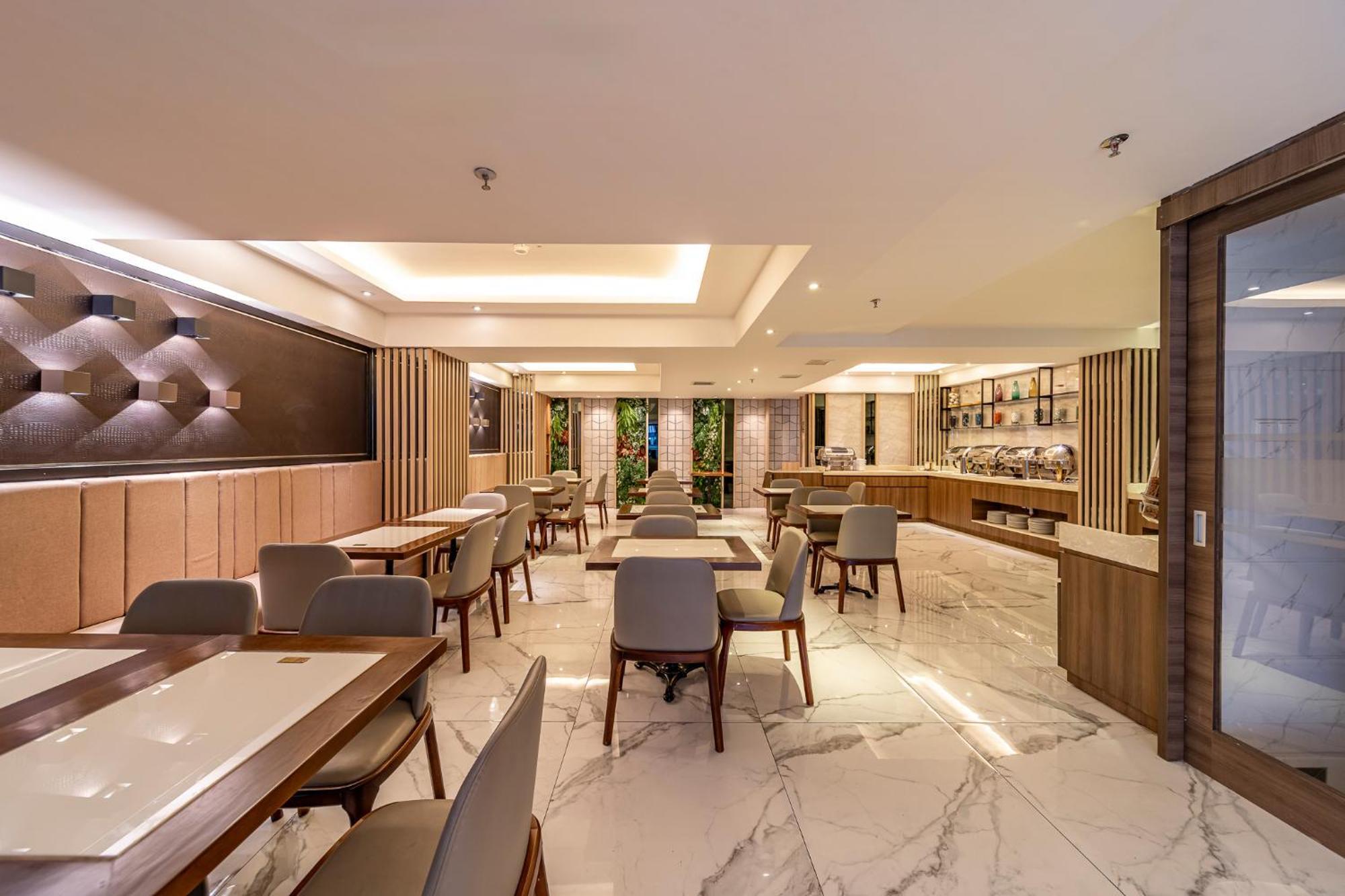 อัพทาวน์ โฮเต็ล Hotel โฮจิมินห์ซิตี้ ภายนอก รูปภาพ