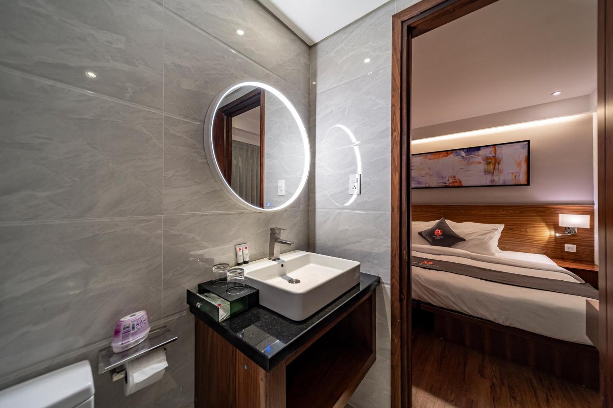 อัพทาวน์ โฮเต็ล Hotel โฮจิมินห์ซิตี้ ภายนอก รูปภาพ