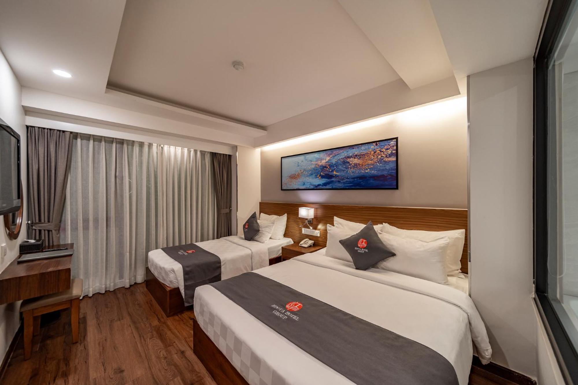 อัพทาวน์ โฮเต็ล Hotel โฮจิมินห์ซิตี้ ภายนอก รูปภาพ